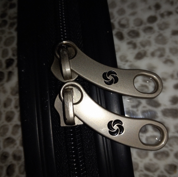 SAMSONITE BEUTY CASE GREY SNAKE SKIN PRINT. - Picture 8 of 8